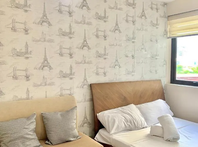 The Persimmon Near Ayala And Sm Apartment