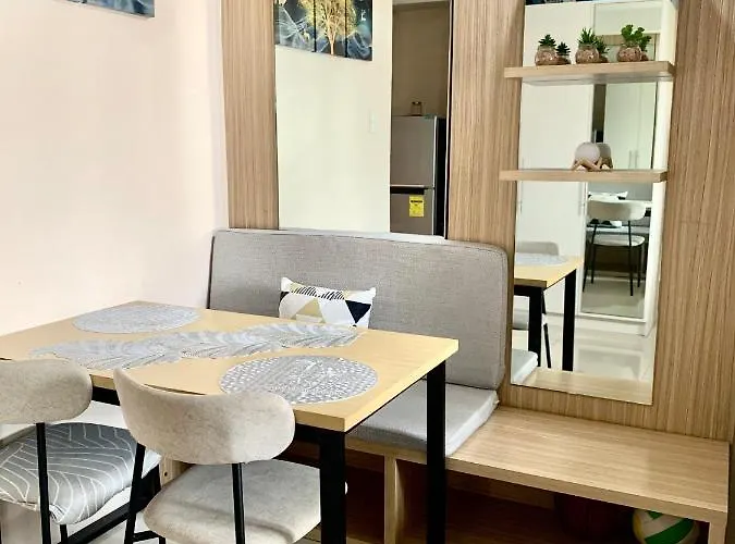 The Persimmon Near Ayala And Sm Apartment *