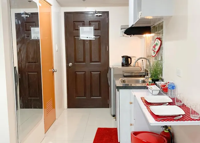 The Persimmon Near Ayala And Sm Apartment *