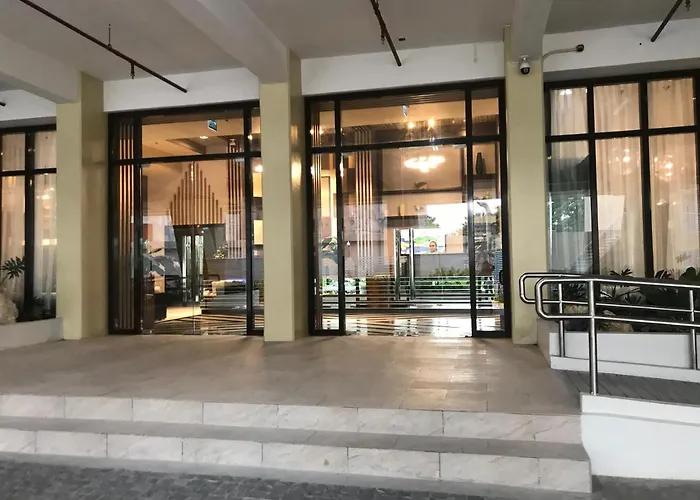 Apartment The Persimmon Near Ayala And Sm